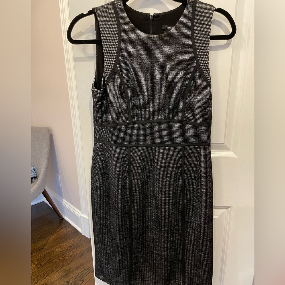 Ann Taylor Houndstooth Sheath Dress with Black Piping Detail (Size 4)